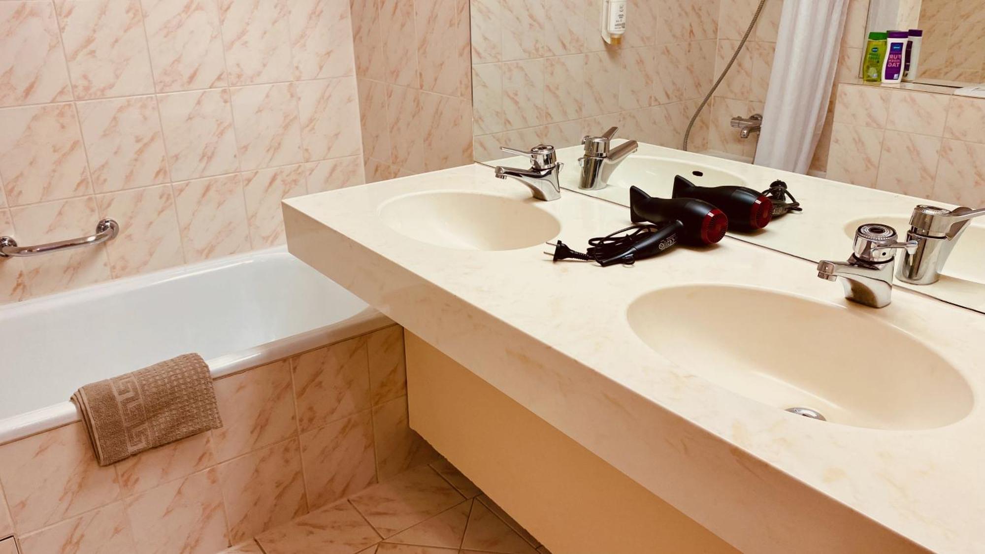 G&P Housing Apartments Mit Kueche & Balkon & Highspeed Internet- Comfort Altensteig Luaran gambar